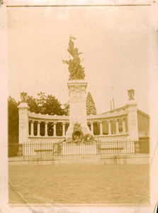 Rhone - monumento ai caduti.