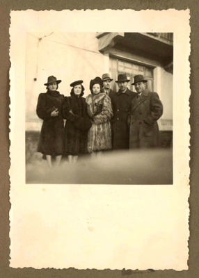Ernesto Guerci con sua moglie e degli amici.