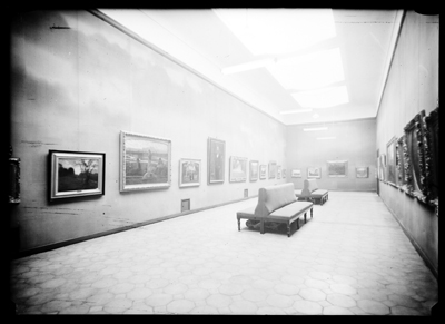 Sala espositiva con quadri di Pellizza da Volpedo