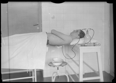 Paziente in fase di cura presso il Sanatorio di Alessandria