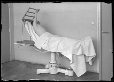 Paziente sul letto di pronto intervento presso il Sanatorio di Alessandria