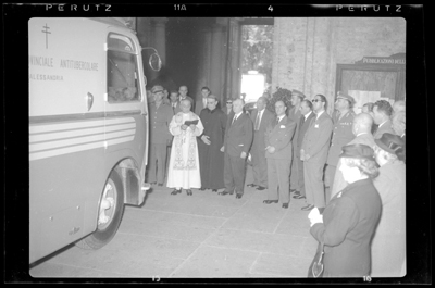 Cerimonia di benedizione autobus radiologico del dispensiario di Alessandria con la presenza di cariche ecclesiatiche e militari