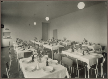 Alessandria - Sanatorio Teresio Borsalino- interno:  il refettorio con i tavoli apparecchiati