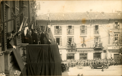 Il principe Umberto di Savoia al balcone del Municipio, Alessandria 1938