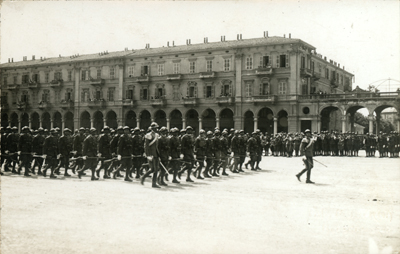 Parata militare in piazza Garibaldi, Alessandria